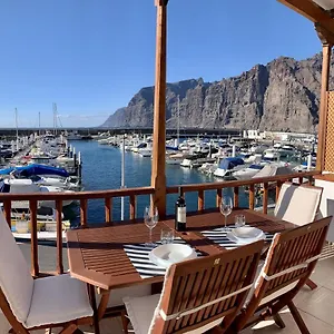 View Acantilados De Gigantes , Acantilado de los Gigantes Spanien